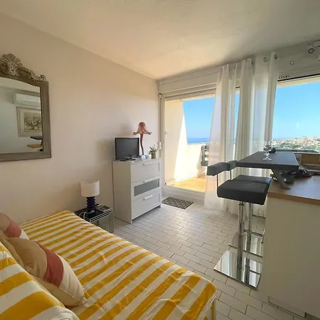 Dernier Etage, Vue - Fr-1-867-23 אגדה