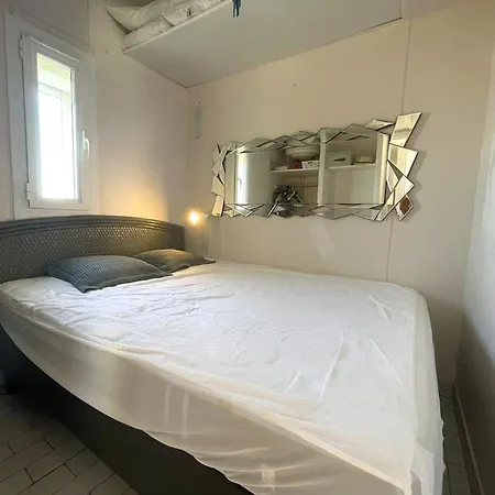 Dernier Etage, Vue - Fr-1-867-23 אגדה